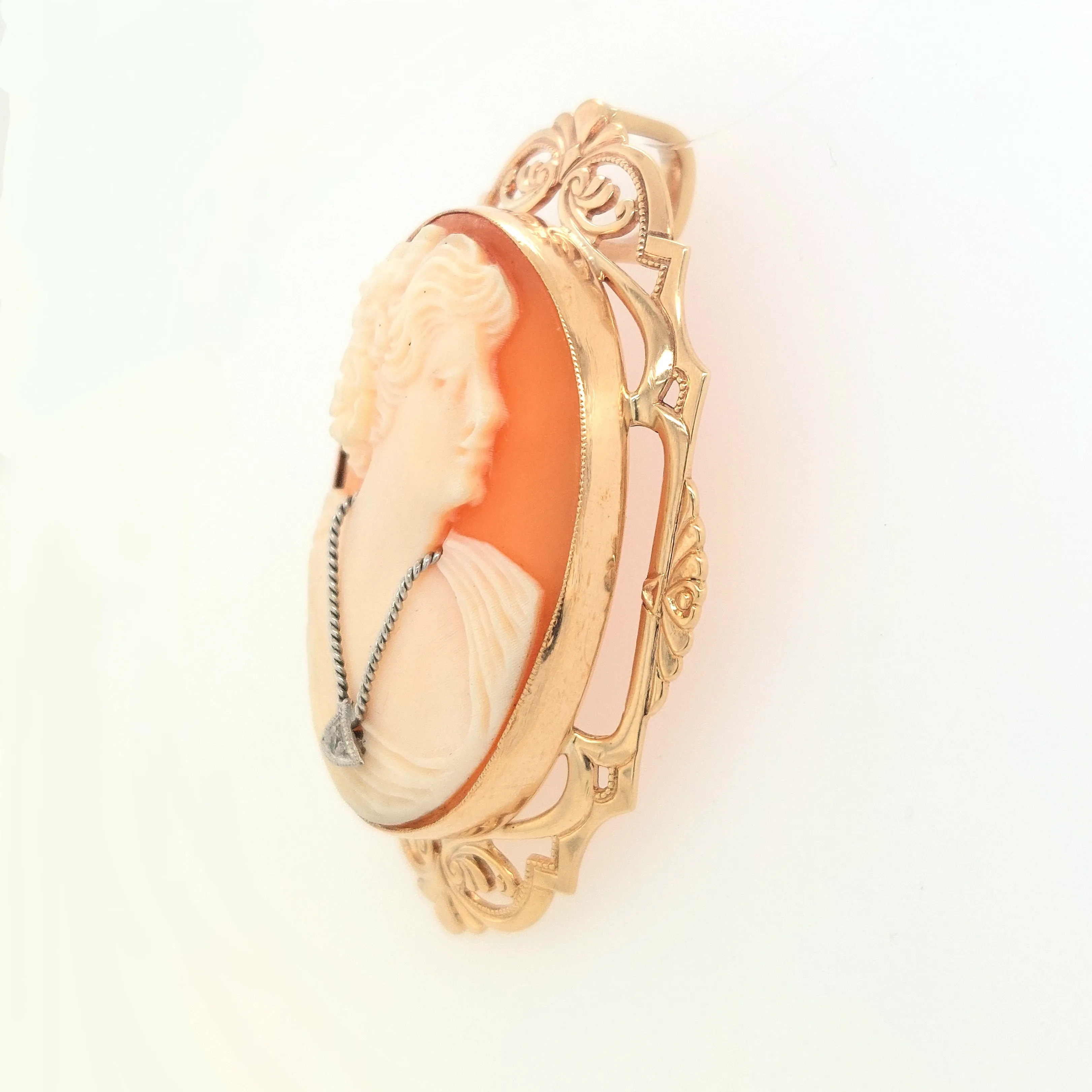 14KR Cameo Pendant with 1 Small Diamond Accent Gram Weight:7.2g