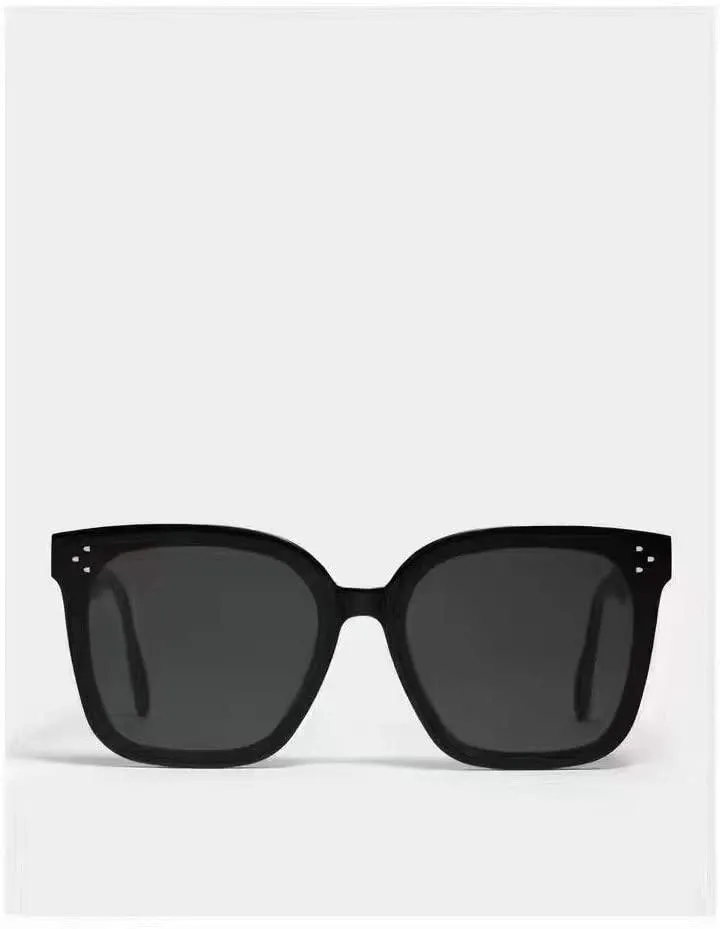 Chic Black Square Sunglasses with Elegant Rose Gold Details and Full UV Protection