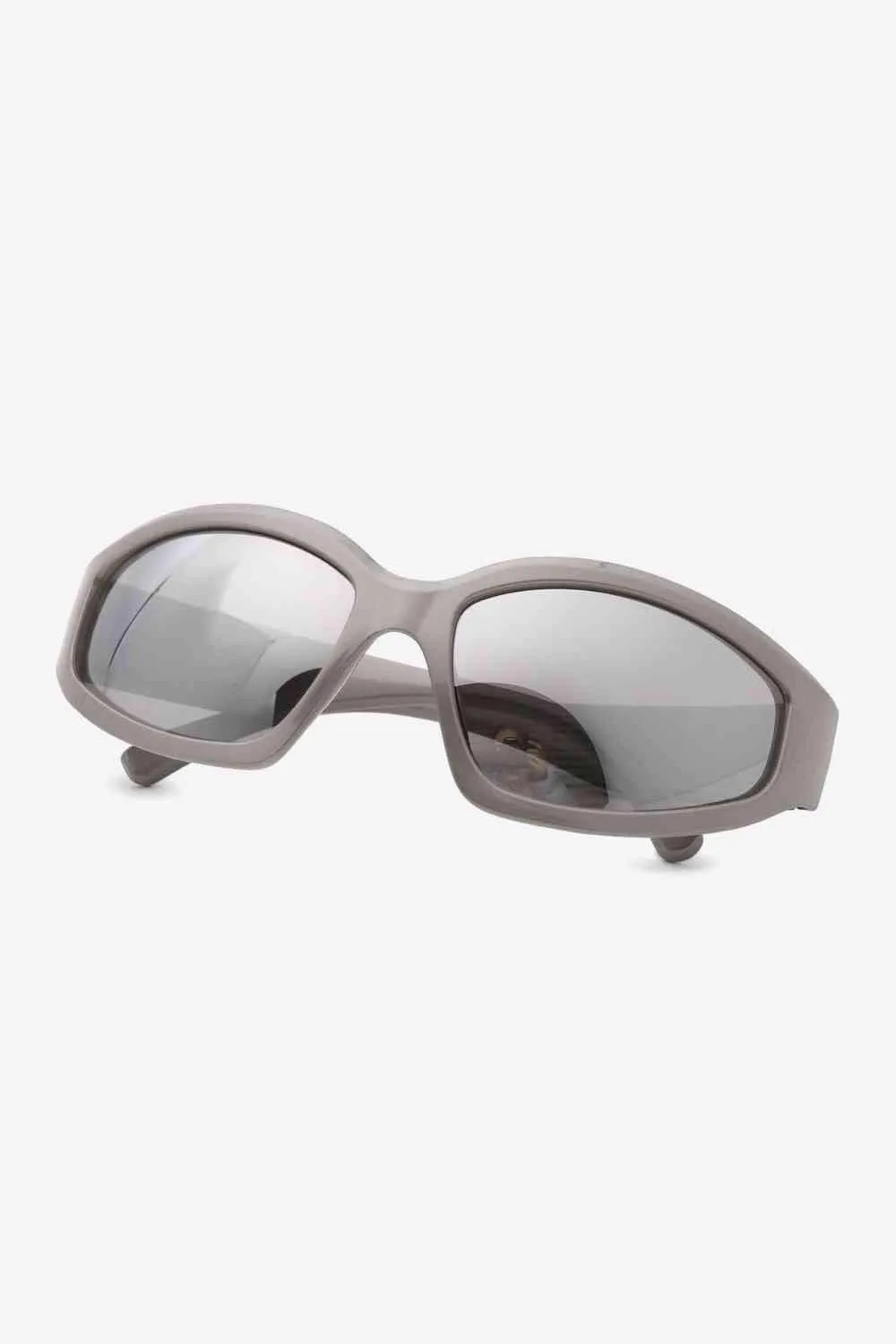 Chic Cat-Eye Sunglasses Collection with UV400 Protection and Travel Case