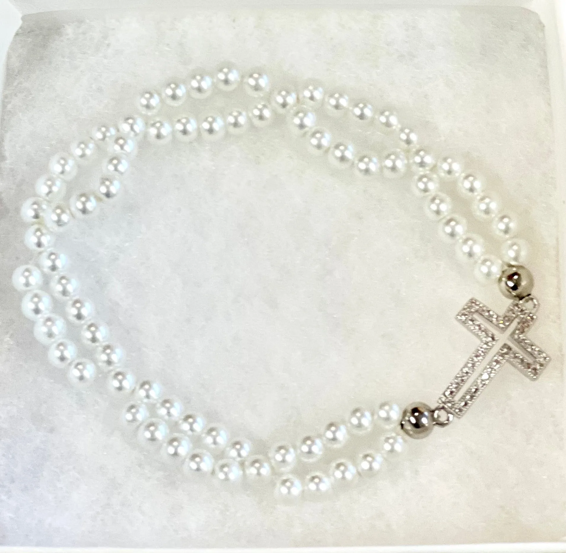 CRYSTAL CROSS PEARL STRETCH BRACELET