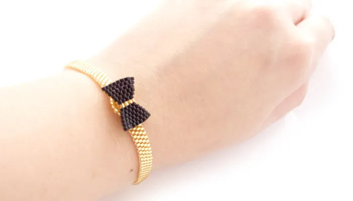 Gold Bow Beaded Bracelet