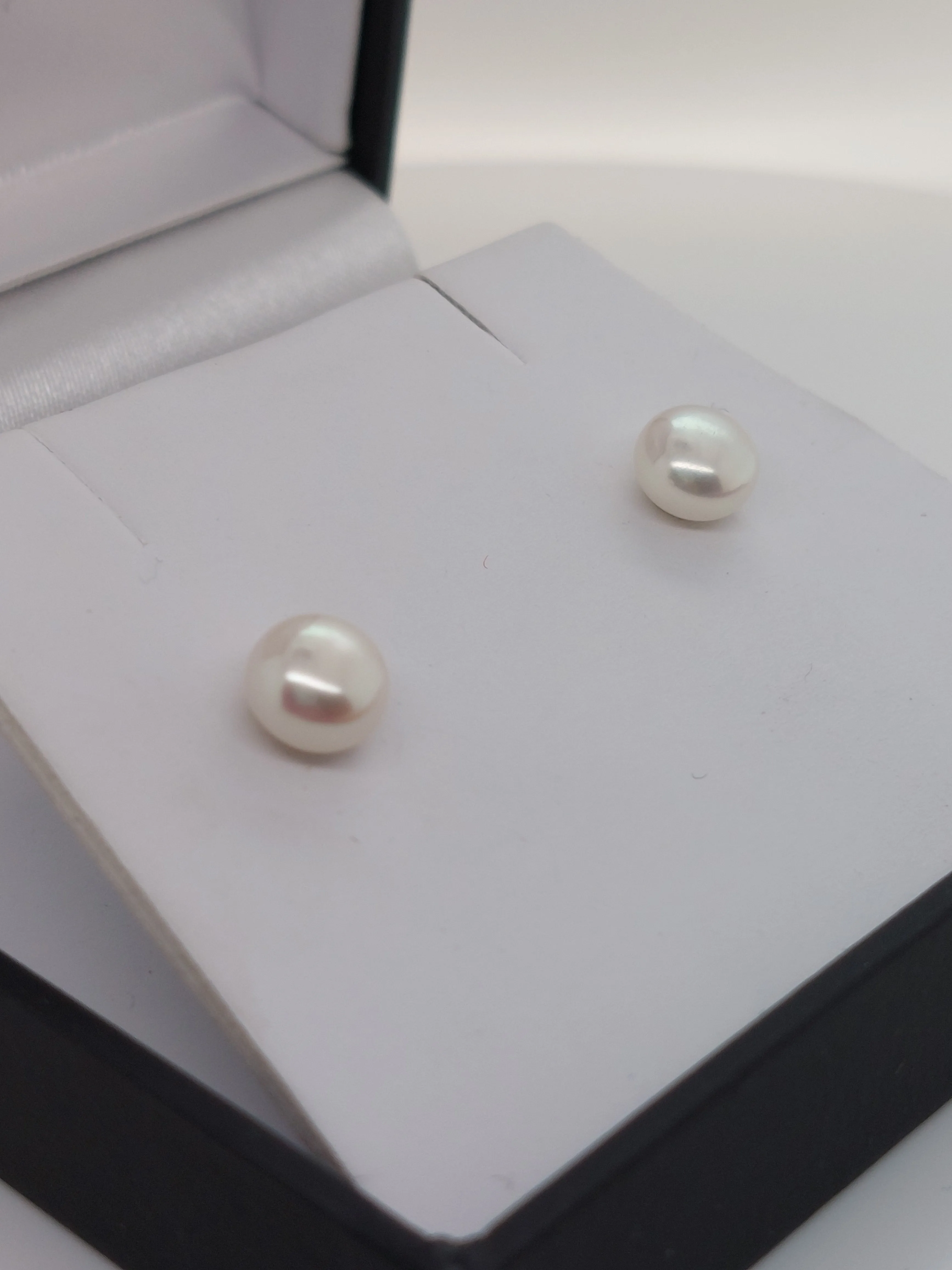 White Button Studs - 6mm