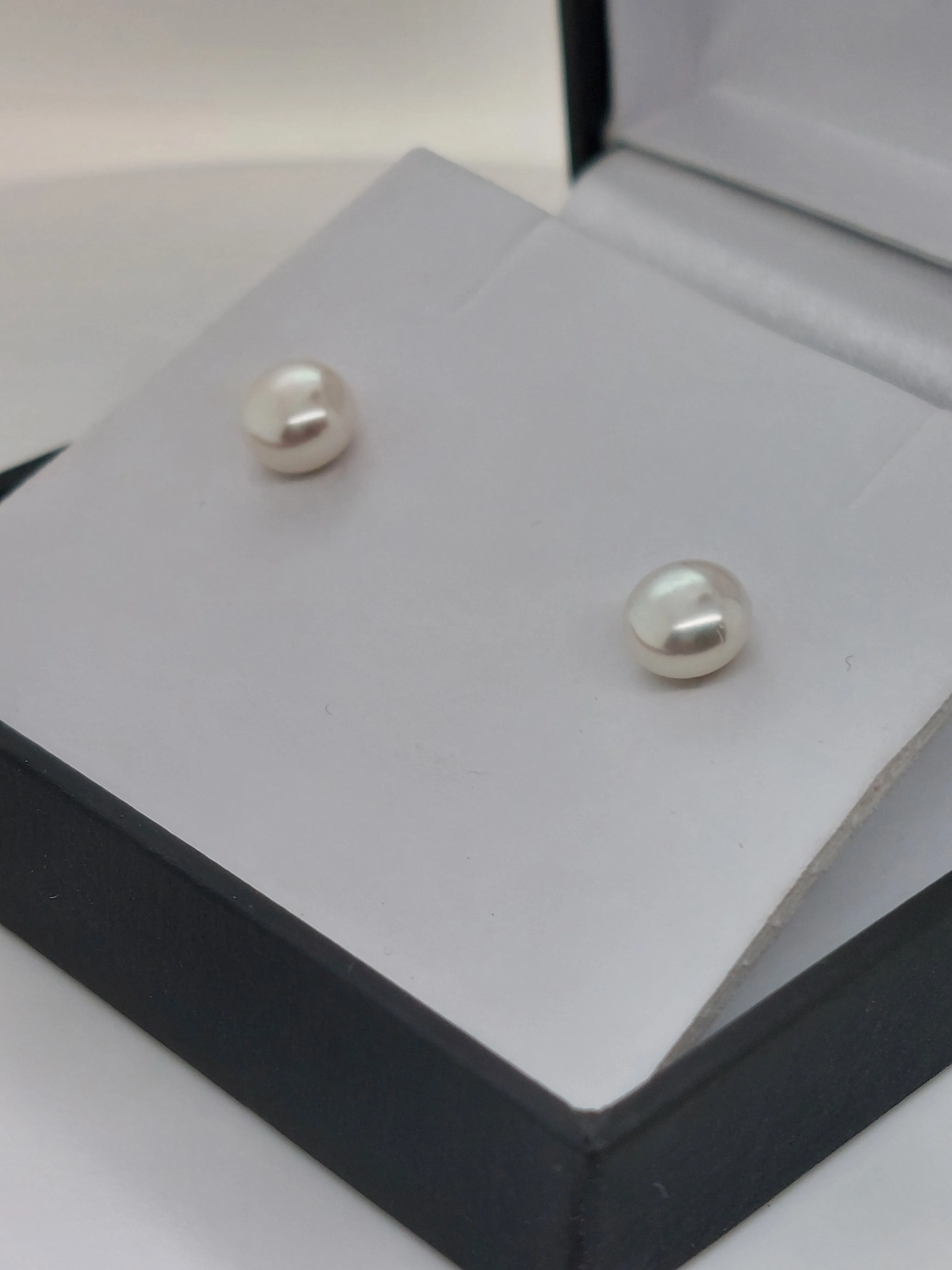 White Button Studs - 6mm